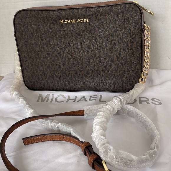 COPY - NWT Michael Kors Crossbody Bag. - Picture 3 of 15